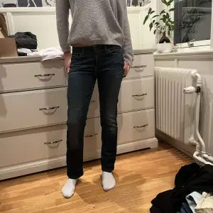 Fina Levis jeans i storlek 34 eller s 🫶