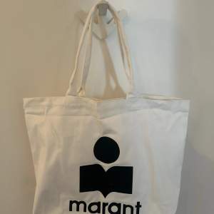 Säljer nu min fina Isabel Marant väska eftersom den ej används 
