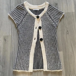 Stickad topp💗 - Asfin stickad topp till våren! Mycket bra skick 💕