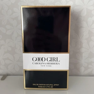 Parfym: Good Girl - Carolina Herrera  - Helt oanvänd Carolina Herrera Good Girl 50 ml parfym. Alldeles ny, precis som ny för endast 499! Vid frågor, kontakta via chatt.