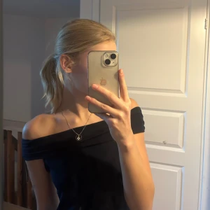 Söt topp - Jättefin mörkblå topp från Gina med prislappen kvar! Storlek 170, passar s/xs🩷 