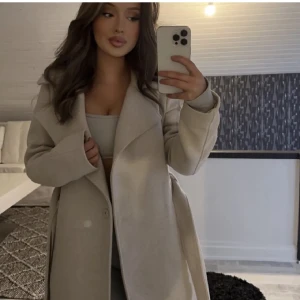 Beige kappa - Fin beige kappa, strl 38