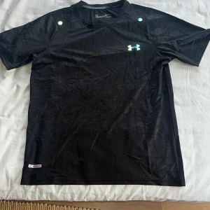 Under Armour tshirt  - Helt ny Under Armour Tshirt 