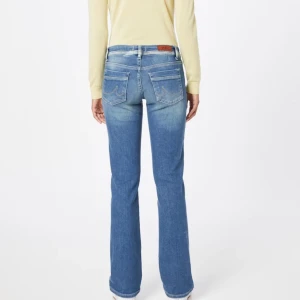 Lågmidjade jeans - Super snygga ltb Lågmidjade jeans som är i nyskick har inte använt dom var dom lite stora på mig. Men skulle passa någon som har 27 i jeans💞 och är 165. 🎀INGA BILDER PÅ🎀