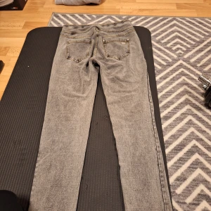 freddy jeans - säljer då de aldrig används storlek s och syretchiga. köpta för 799 kr