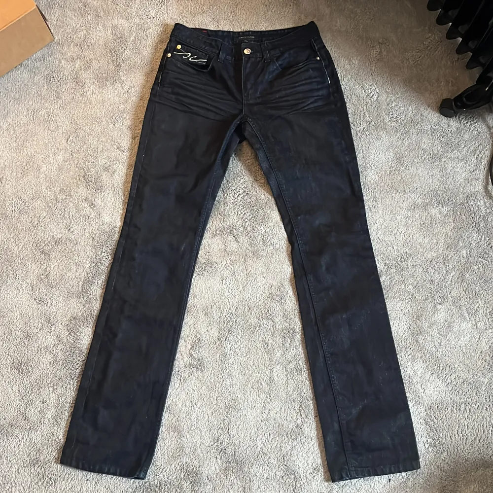 Helt nya (endast testade) Tommy Hilfiger jeans som är lågmidjade och glittriga (se sista bilden). Säljer pga att de är för små för mig.. Jeans & Byxor.