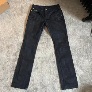 Helt nya (endast testade) Tommy Hilfiger jeans som är lågmidjade och glittriga (se sista bilden). Säljer pga att de är för små för mig.