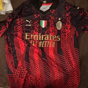 Milan T-shirt - Använt den endast några gånger 