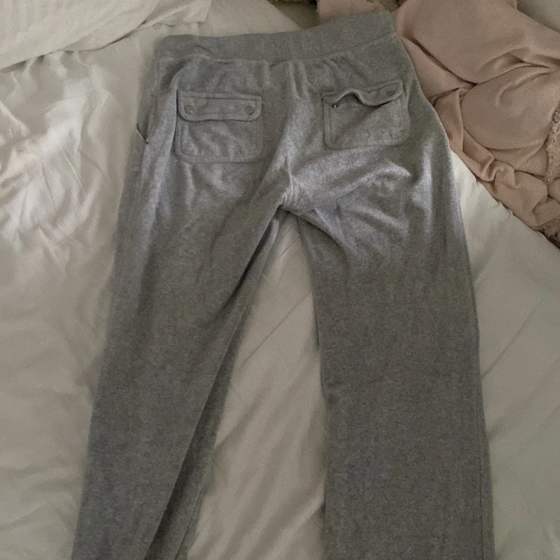 Grå juicy byxor - 90