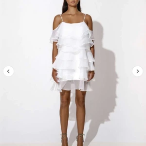 By Malina Kami mini dress - Oanvänd by malina klänning köpt inför studenten, men kommer inte använda. Endast testad!🌸❤️ nypris 1200