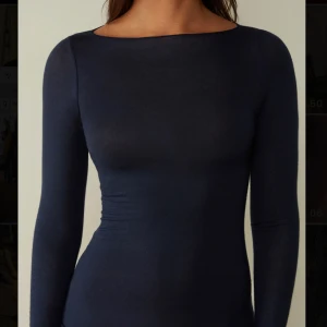 Marinblå intimissimi tröja - Använd fåtal gånger, skriv för fler bilder💕 priset är diskuterbart 