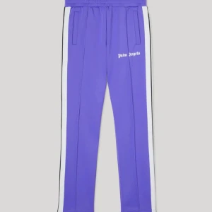 Palm Angels byxor - Hej, Säljer nu min riktigt fina Palm Angles byxor i stolrlek M. De är i använt skick och lite små fläckar finns. Hör av dig om du har några frågor😀