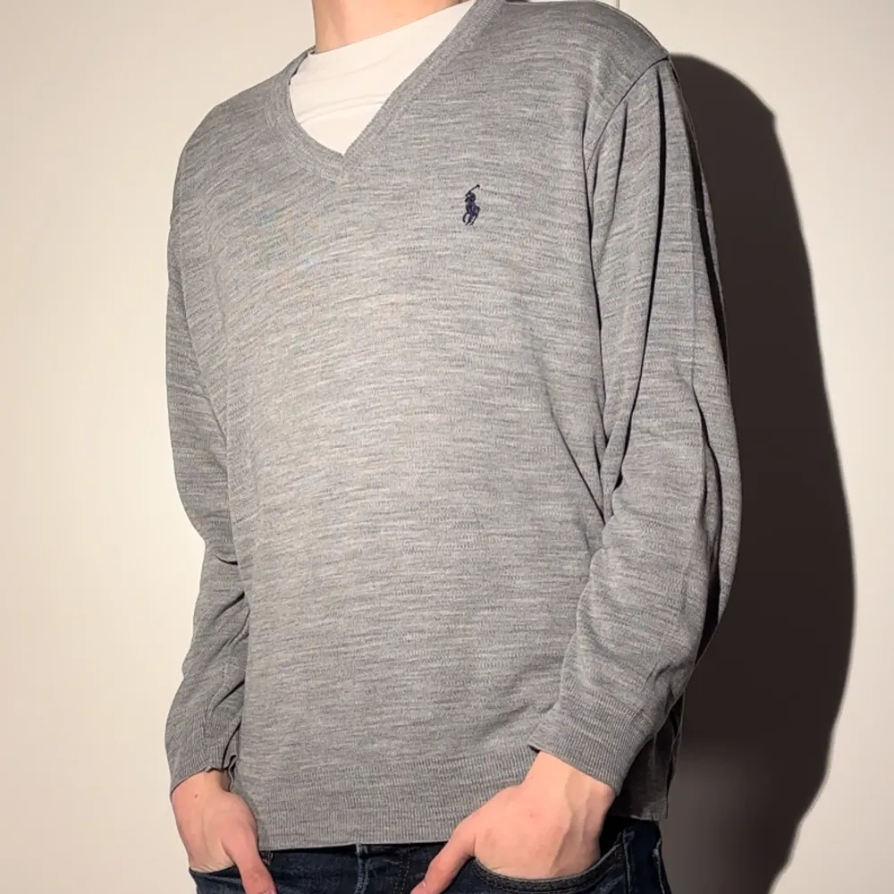 En riktigt snygg Ralph Lauren stickad tröja | skick 9/10 inga defekter | modellen är 184 och väger 70kg. Tröjor & Koftor.