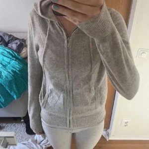 Softgoat kofta - Säljer min jättefina kofta!! Inga defekter!💗💗Nypris 2500