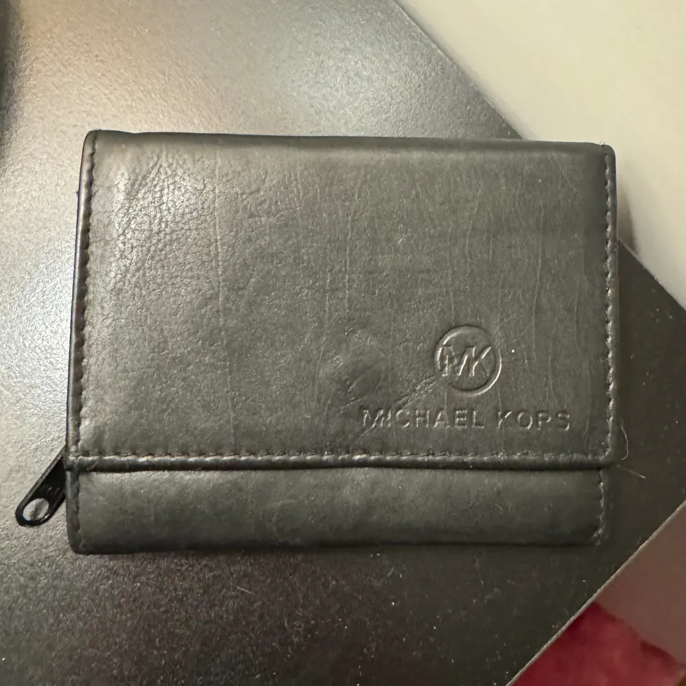 Äkta Micheal Kors plånbok i riktig läder.. Accessoarer.