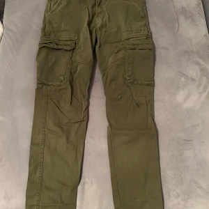 Gröna cargo pants - Bra skick inte ofta använd