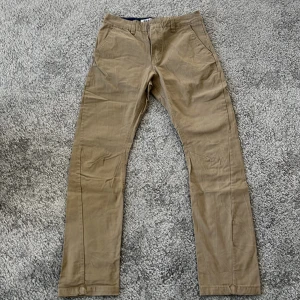 Beige chinos, shakes leg (kaki) - Chinos, Shaped leg, beige/kakifärgade