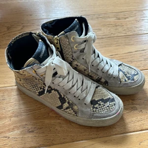Zadig High top sneakers - Relativt gott skick på dessa supercoola unika sneakers från Zadig!