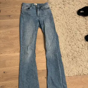 Ljusblå jeans ifrån only  Fint skick  Säljer för att dom börjar bli för små för mig