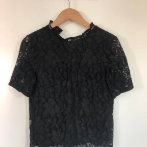 Svart blus - Bara använd ett fåtal gånger bra skick