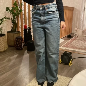 Ett bar jätte snygga jeans som jag säljer  -  De är verkligen så snygga och jag önskar jag hade på mig dom mer Jag har haft dem 1 gång