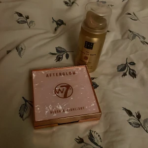 Smink, body oil  - Har använt båta ett få tal gånger.💞