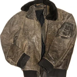 Vintage jacka - Super snygg läder jacka! Storlek ish L-Xl (xl dam och L herrar)