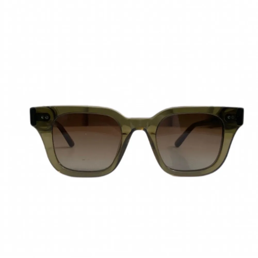 Ett par nästintill nya chimi solglasögon köpta från NK, skicka dm för frågor!✅🔥 Ny pris 1250kr. Accessoarer.