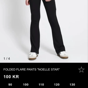 Yoga pants  -  Säljer dessa yoga pants från lager 157, aldrig andvänt, lappen kvar. Säljer på grund av att de är för sent att skicka tillbaka dom. Slut på hemsidan.