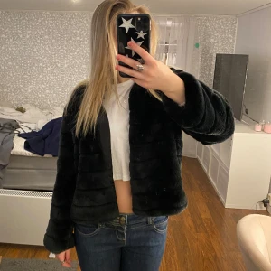 Pälsjacka - Superfint skick, passar xs och s💕