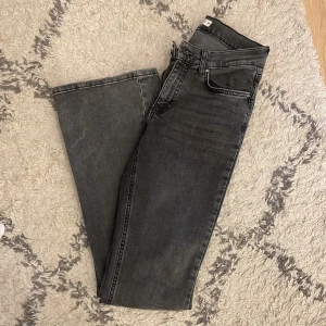 Lågmidjade jeans  - Lågmidjade jeans ifrån Gina. Bra skick köpta för 500kr