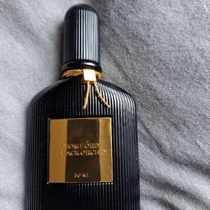 Tom ford Black orchid - Vinter perfym  30 ml  Endast testad   Frakt tillkommer   Ligger runt 1000 kr ny