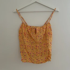 Orange topp - Helt oanvänd sommartopp från Primark med lappen kvar. Perfekt skick storlek 36 💗