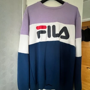 Fila hoodie - Tja säljer en snygg fila Hoodie, storlek xl. Pris kan diskuteras! 