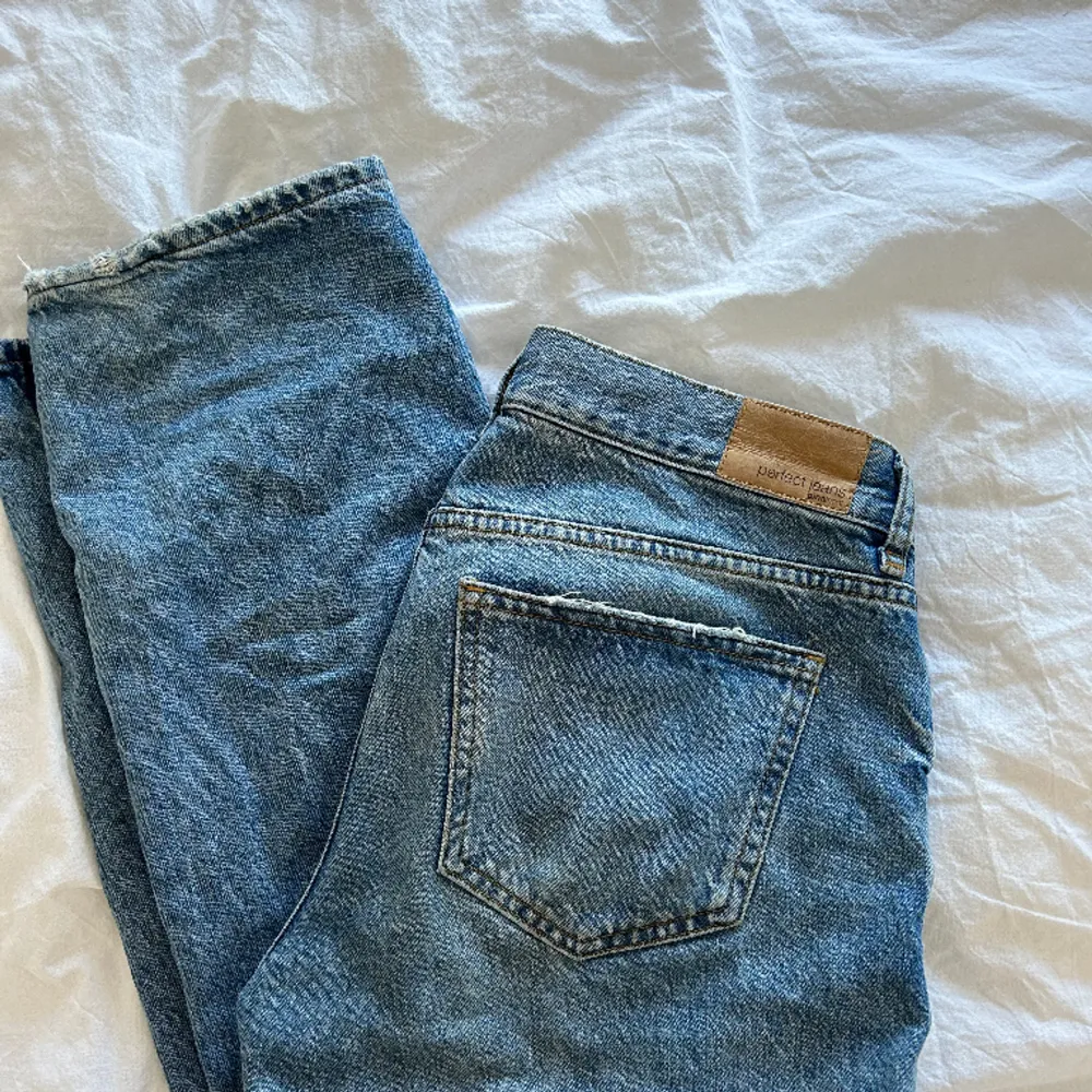 Fina jeans i bra skick, säljer så dom är för små. Jeans & Byxor.