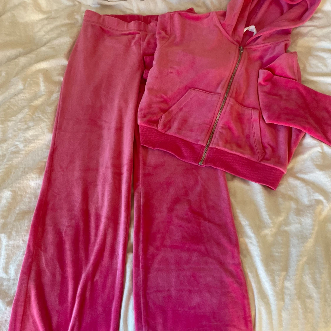 Rosa byxor och tröja - 90