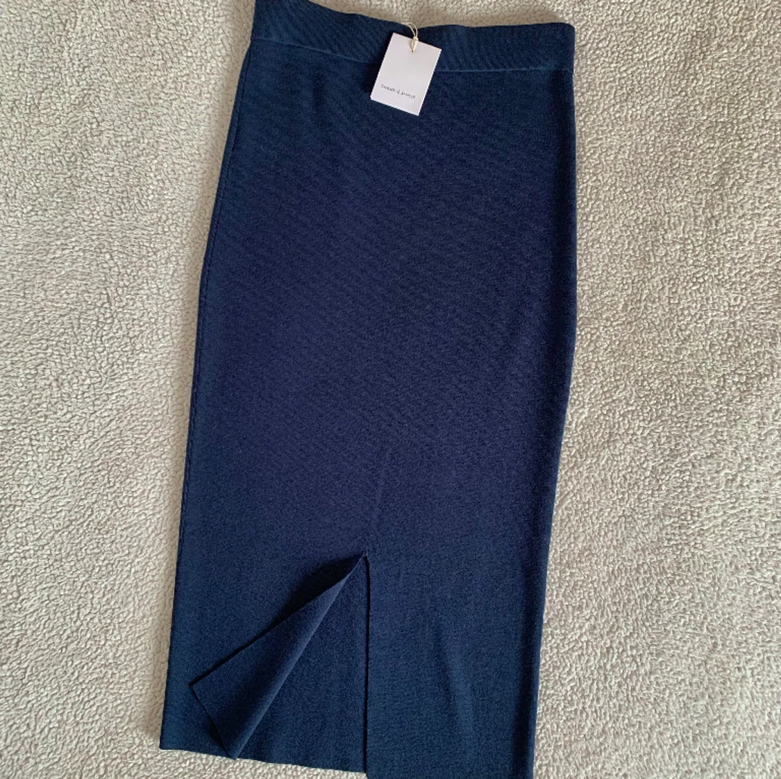 Samsøe Samsøe elegant marinblå finstickad midikjol - 90