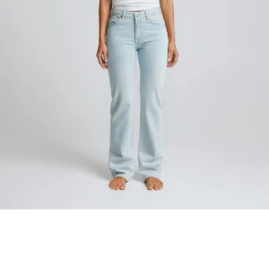 Low waist jeans - Skit snygga lågmidjade jeans från BikBok, säljer på grund utav att dem är förstora för mig🩷