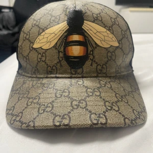 Gucci keps bee - Skick 7,5/10  Storlek S  Ingen box ingår 
