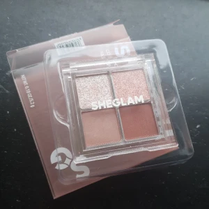 Smink  - Ögonskugga palett kan också användas till highlighter. Oandvändt eftersom den inte kommer till min användning. Starkt rekomenderar