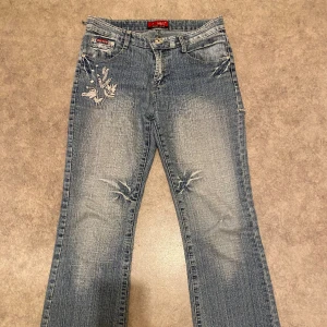 Lågmidjade jeans - Säljer dessa skitsnygga jeansen, kommer inte till någon användning