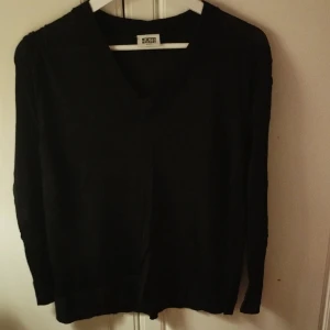 Svart stickad kofta  - Svart stickad kofta