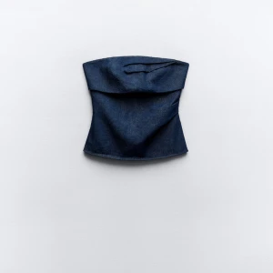 Denimtopp - Säljer pga för liten. Helt oanvänd med prislappen kvar. Slutsåld på Zara.