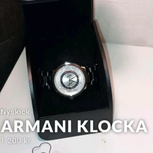 Armani Klocka - Oanvänd armani klocka. Köparen står för frakt, pris kan diskuteras vid snabb affär!