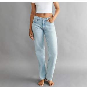 Superfina lådmidjade jeans i storlek 40! från ginatricot💗
