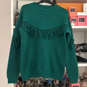 Grön stickad tröja - Bra att ha till vintern😍 