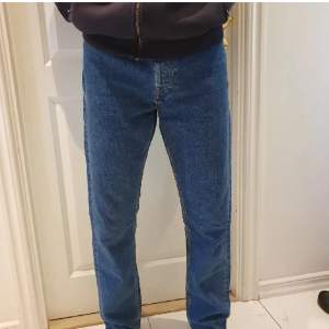 Par snygga jeans från Jack and Jones i model loose/chris passar jättebra nu till vintern