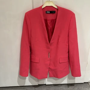 Zara rosa kavaj storlek L  - Aldrig använd, nyskick! L 