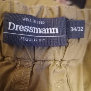 Nya skörts och byxa i samma  - Säljer sonens byxor som har aldrig använt. Köptes på dressman.. Byxan kan bli skörts på sommaren om man vill. 