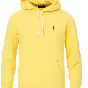 Hej!  Säljer nu min gula Ralph lauren hoodie🙌 tveka inte på att kontakta mig ifall du har några funderingar 🤝